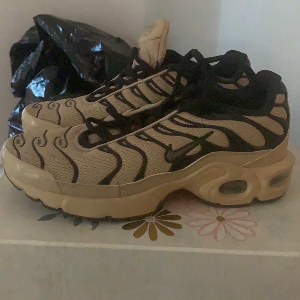 They are Nike size 4y